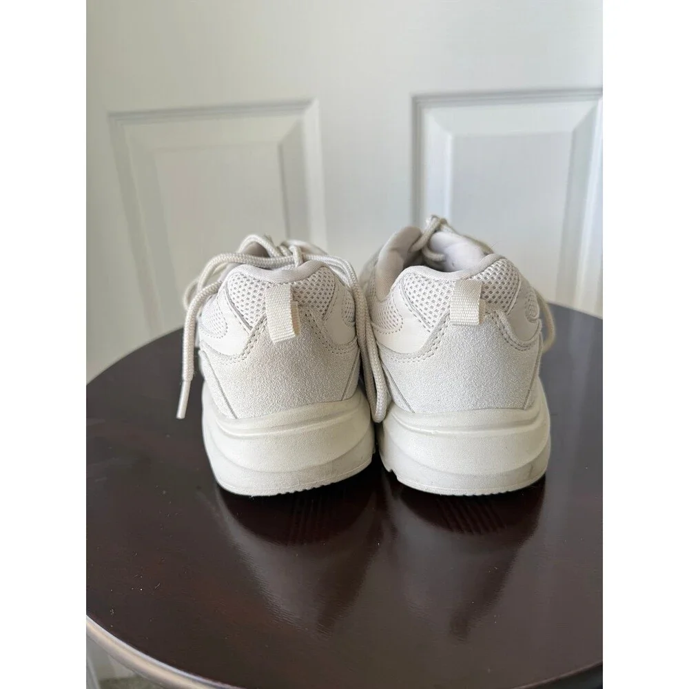 lightweight chunky sneaker